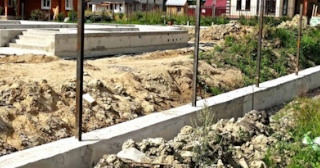 Фундамент под забор заказать в Анжеро-Судженске -  заливка фундамента для забора | от 1564 за п.м.