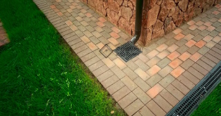 Отмостка вокруг дома цена за м2 работа - залить отмостку в Анжеро-Судженске по выгодной стоимости от 1356 руб/м2
