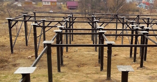 Свайный фундамент под ключ цена с установкой в Анжеро-Судженске от 522 рублей/м2| установка свайного фундамента под дом под ключ недорого